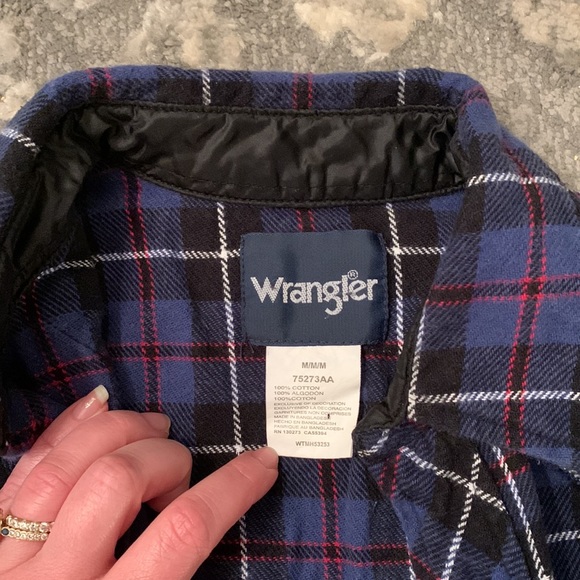 Wrangler size M long sleeve heavy thick cotton with snaps - Picture 5 of 5